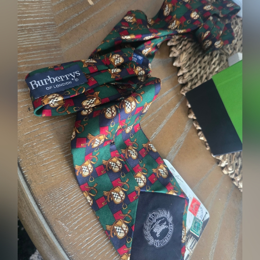 Classic Vintage Elegant Green and Red Patterned Men's Tie - Picture 5 of 17
